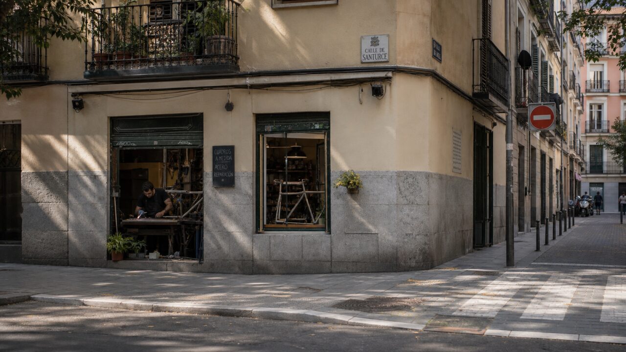 Fahrradrahmenwerkstatt an der Ecke der Calle de Santurce in Madrid