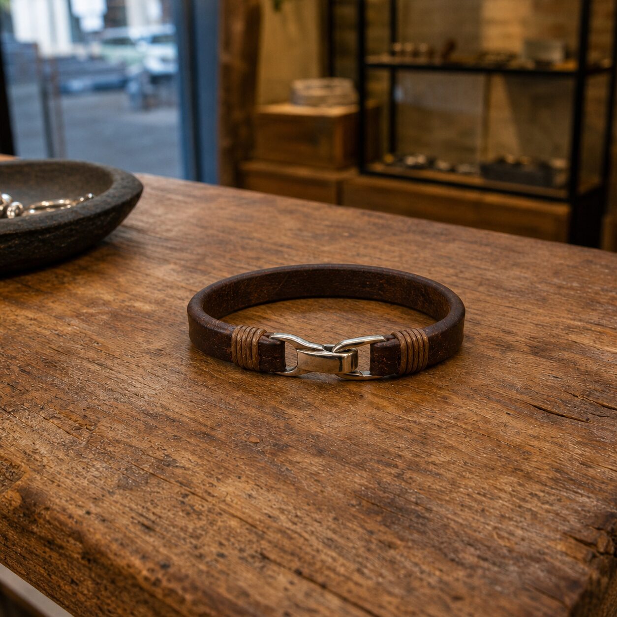 Brown bracelet centred in a square frame