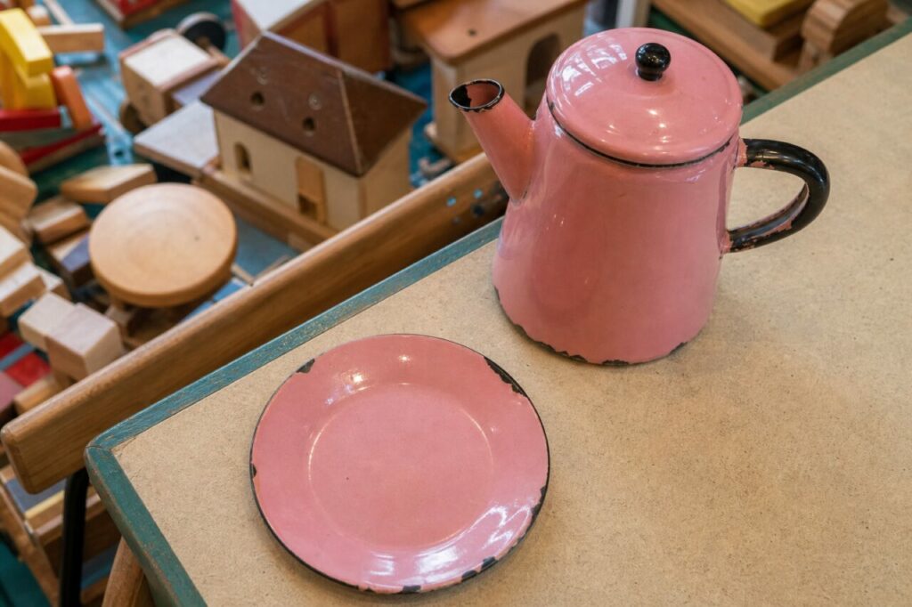 Pink pot and plate seen from above
