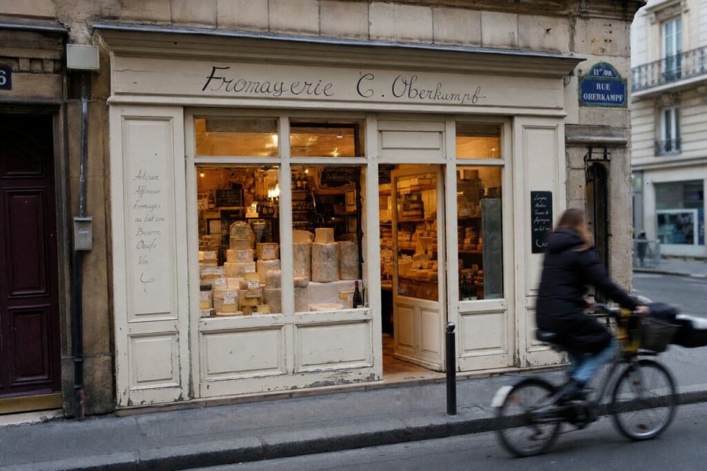 Devanture d’une fromagerie de quartier